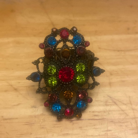 Metal jeweled ring with stretch band. Bronze antique gold color. About size 8 - Picture 3 of 6